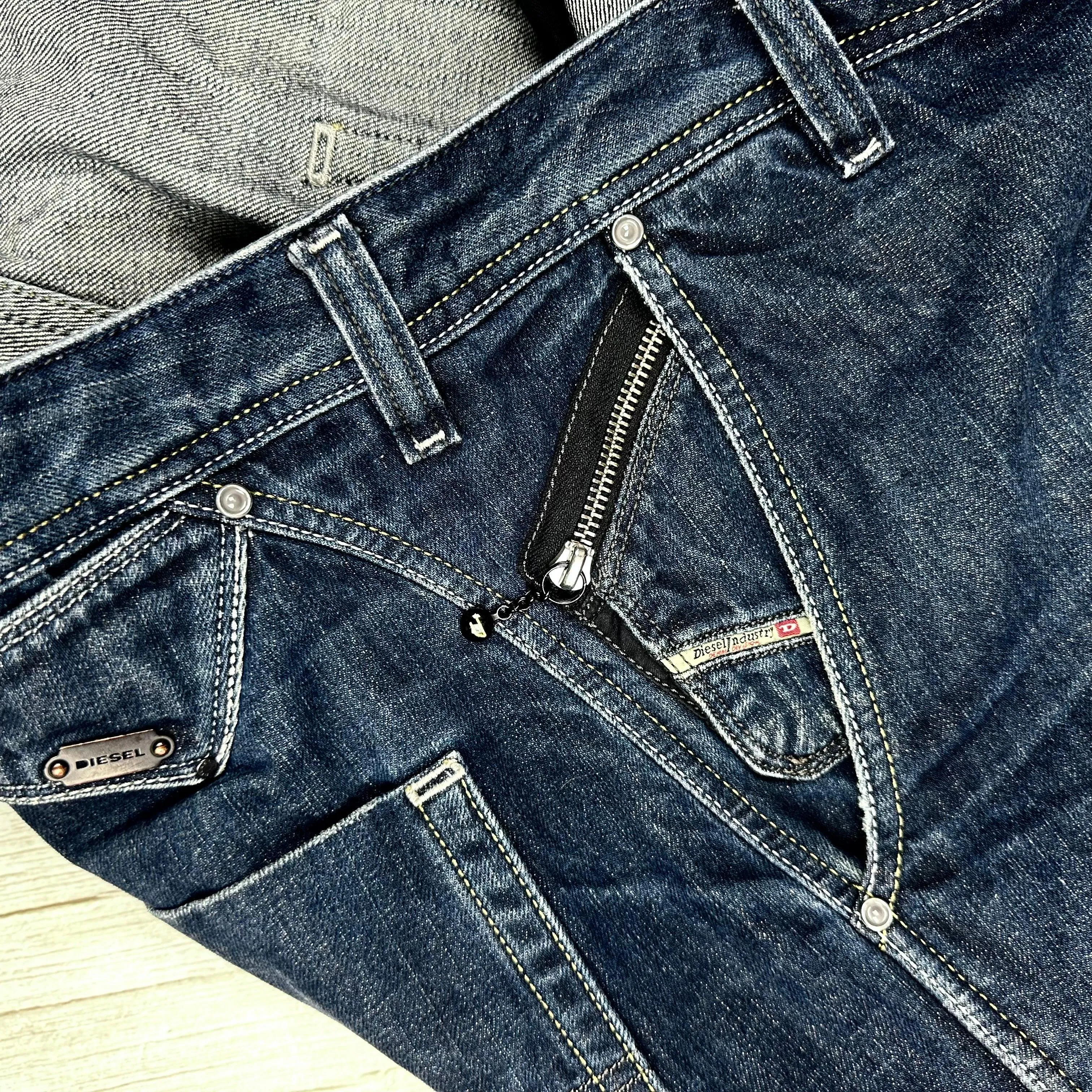 Diesel 'Pheyo' Denim Regular Straight Fit Jeans -Size 38/34