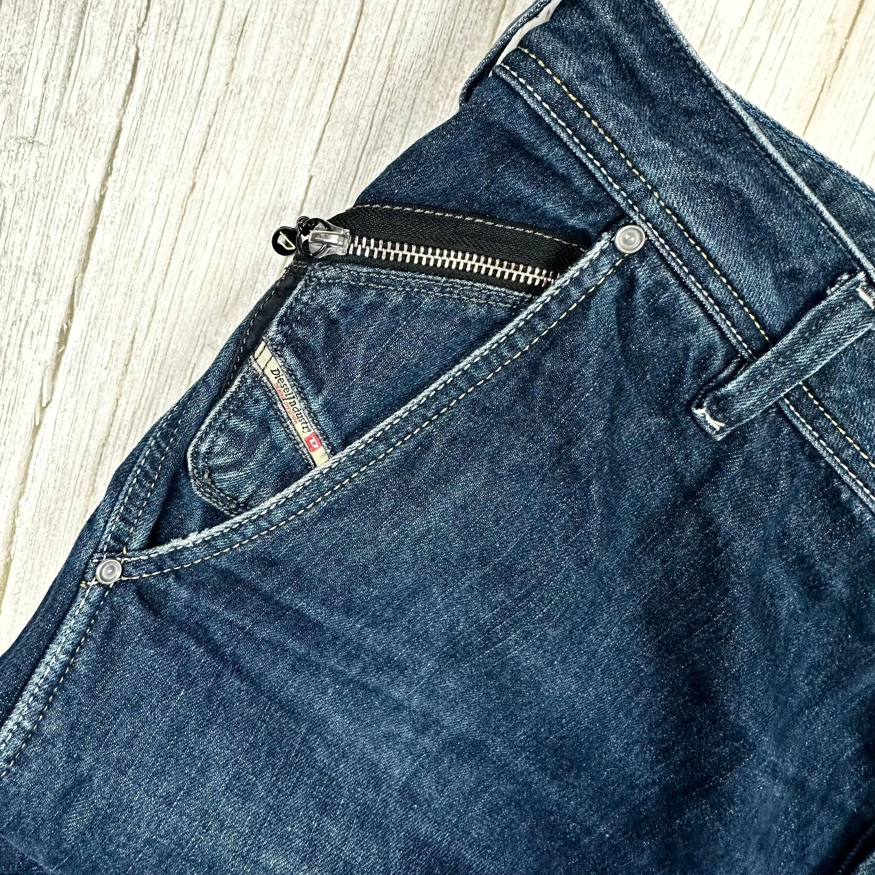 Diesel 'Pheyo' Denim Regular Straight Fit Jeans -Size 38/34