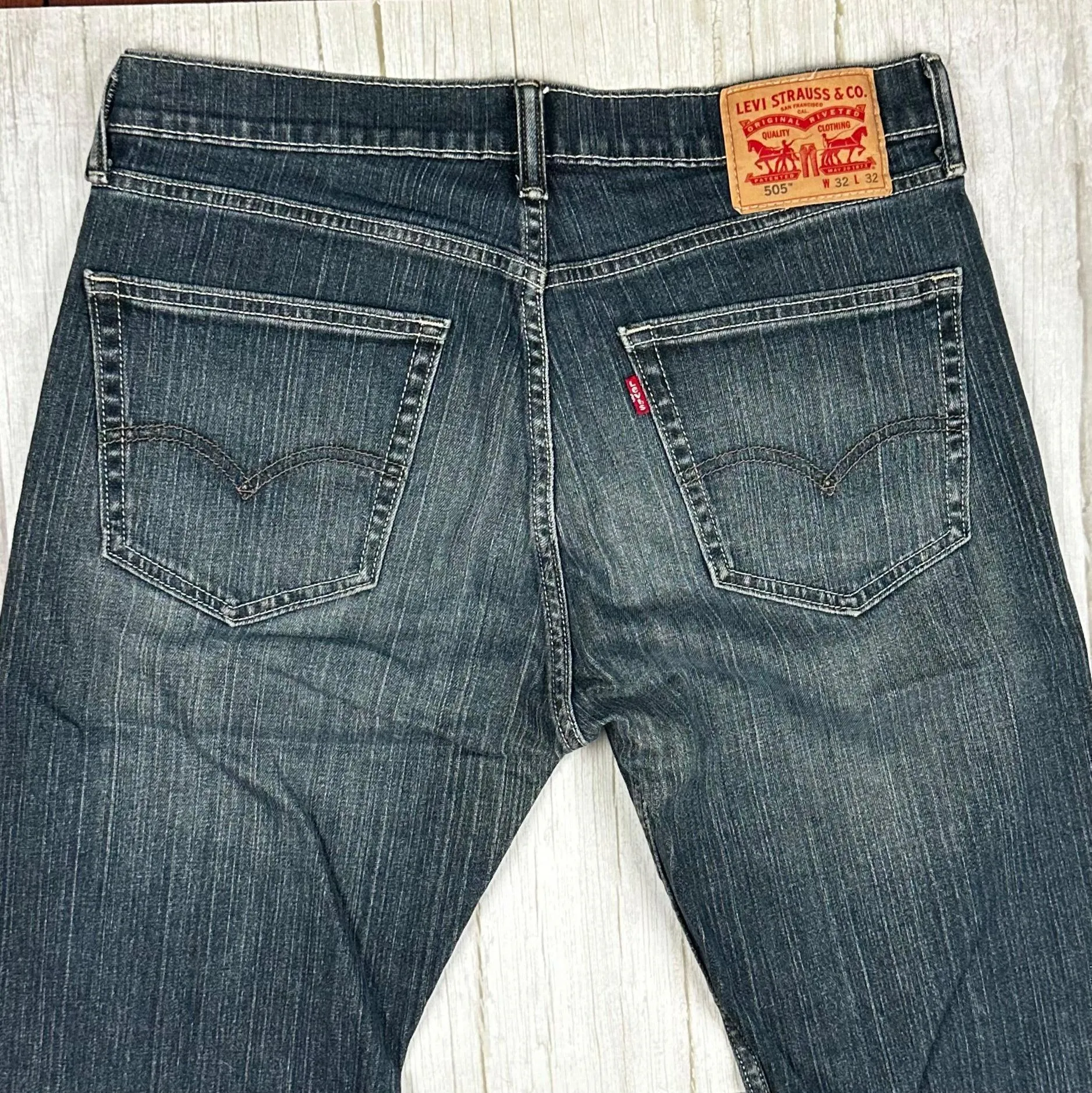Levis 505  Vintage Wash Regular Fit  -Size 32
